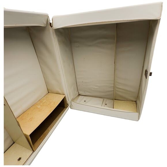 Vintage 1968 Mattel The World of Barbie Doll Trunk 1004 Handled Doll Toy Carrier - Picture 3 of 7